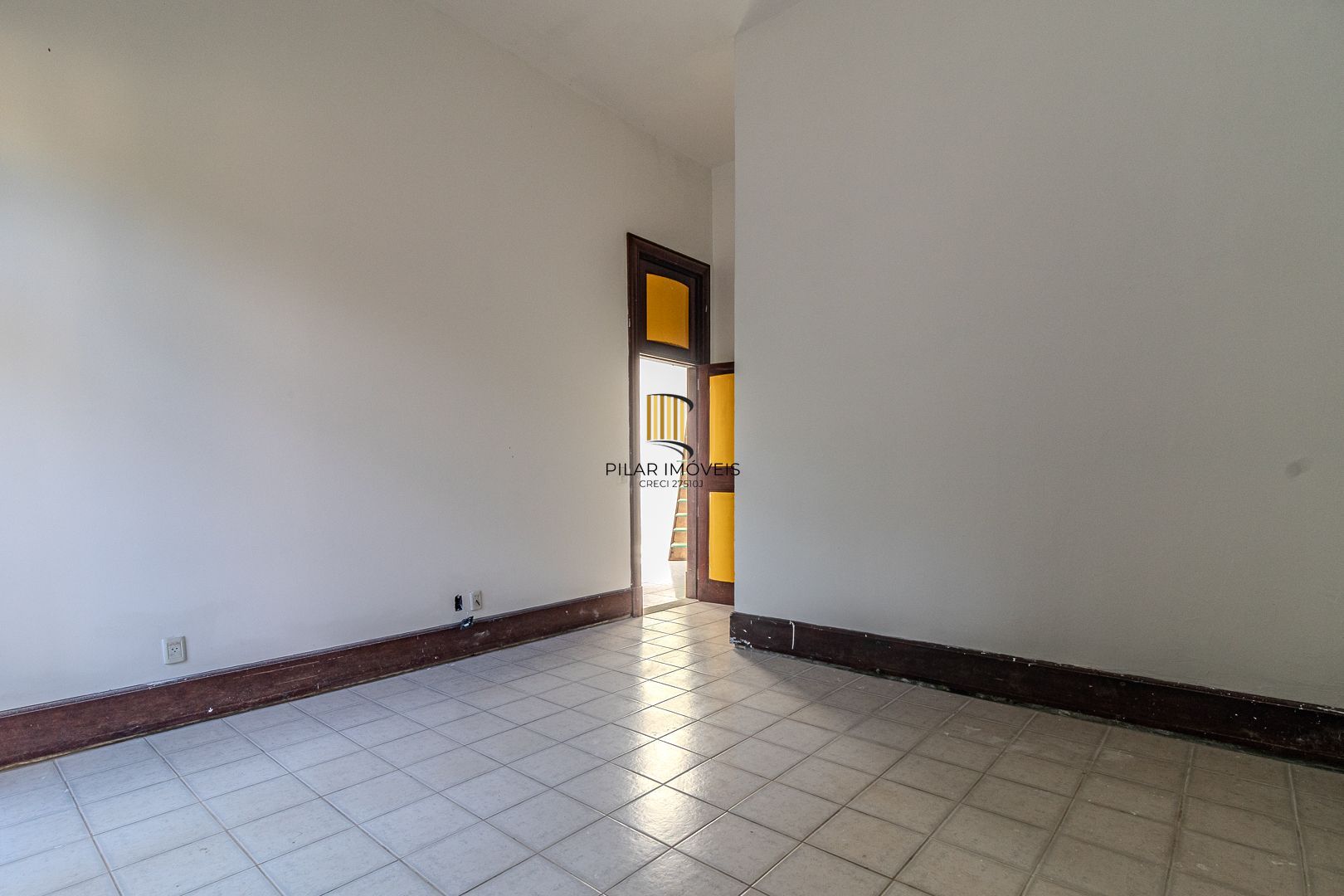 Casa para Venda - 1000m², 5 dormitórios, sendo 5 suites, 8 vagas - Teresópolis