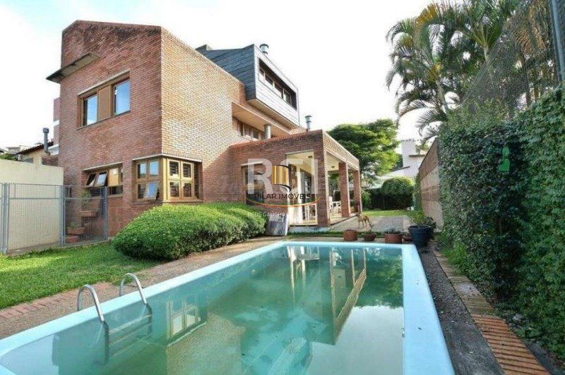 Casa para Venda - 276m², 3 dormitórios, sendo 1 suites, 5 vagas - Medianeira