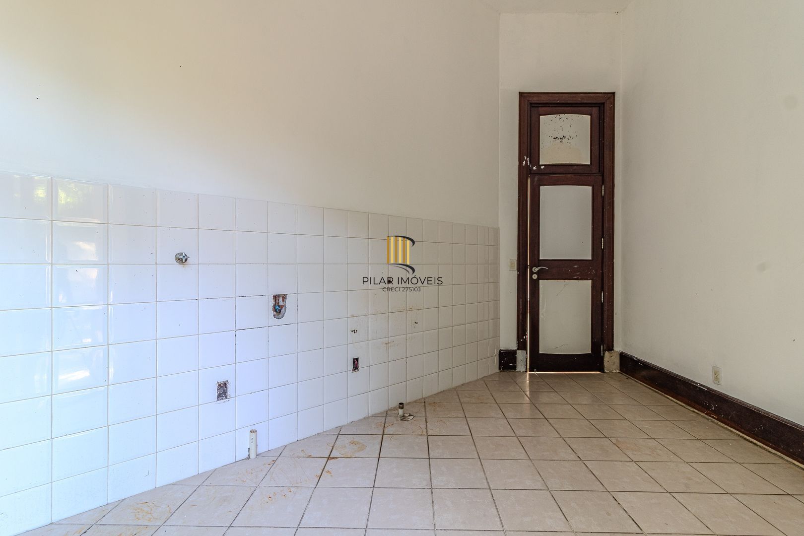 Casa para Venda - 1000m², 5 dormitórios, sendo 5 suites, 8 vagas - Teresópolis