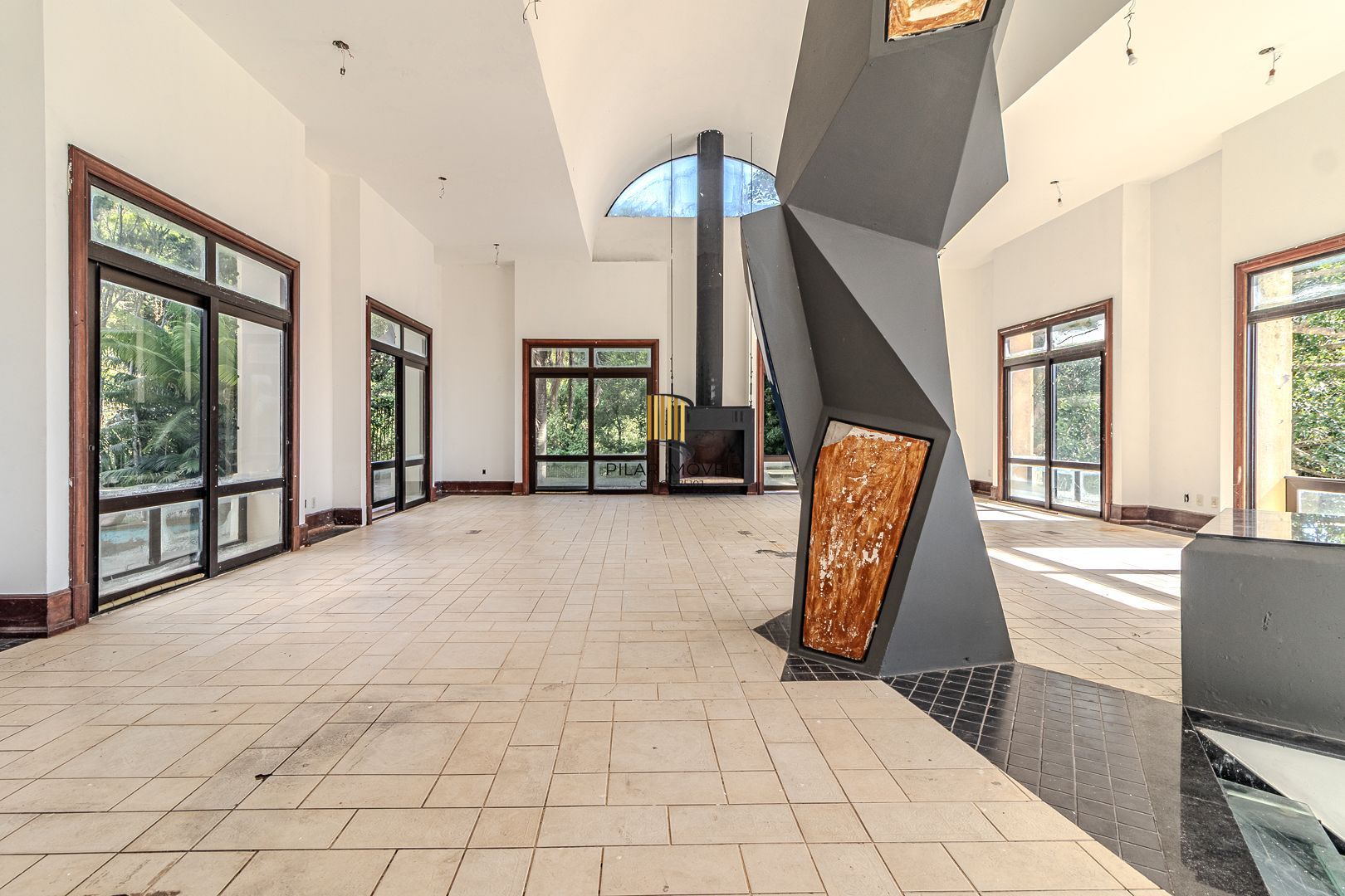 Casa para Venda - 1000m², 5 dormitórios, sendo 5 suites, 8 vagas - Teresópolis
