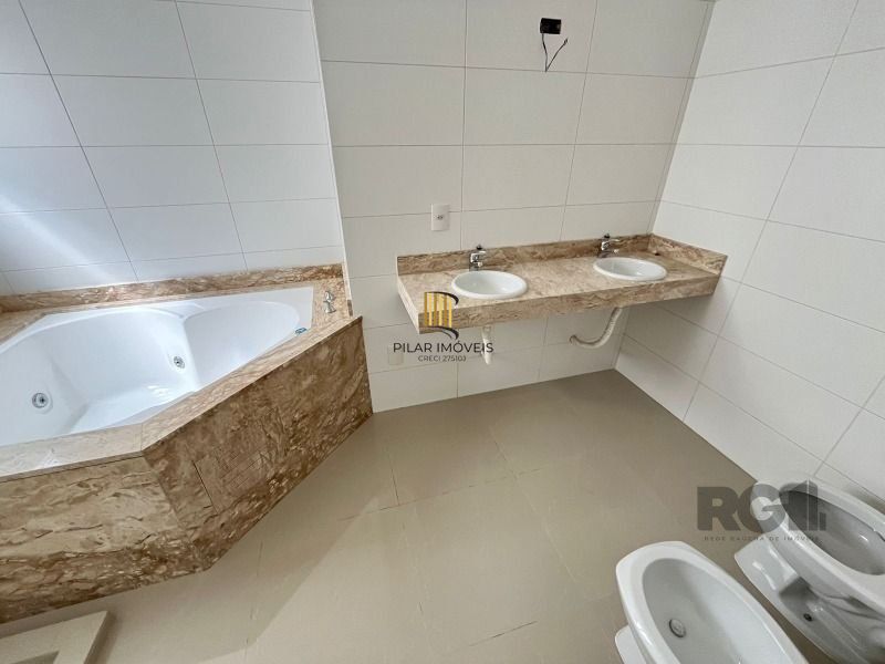 Apartamento para Venda - 300m², 6 dormitórios, sendo 5 suites, 4 vagas - Centro