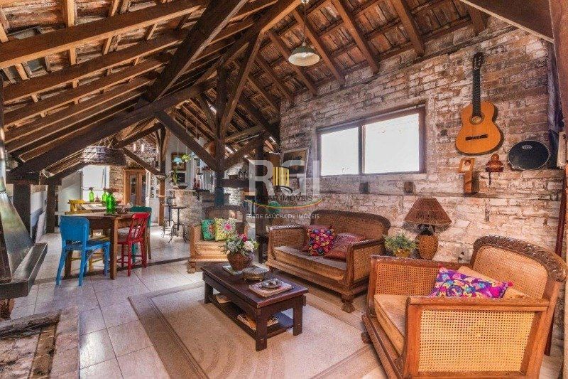 Casa para Venda - 490m², 3 dormitórios, sendo 1 suites, Floresta