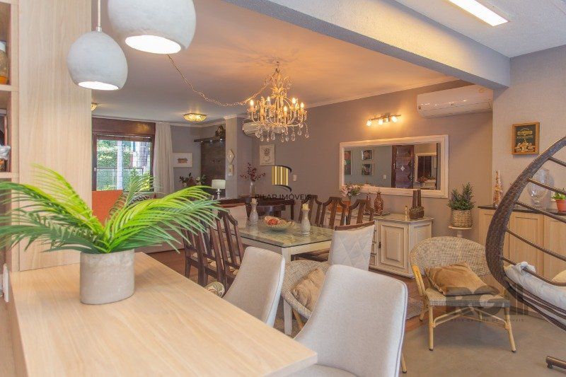 Casa 4 dormitórios no bairro Auxiliadora