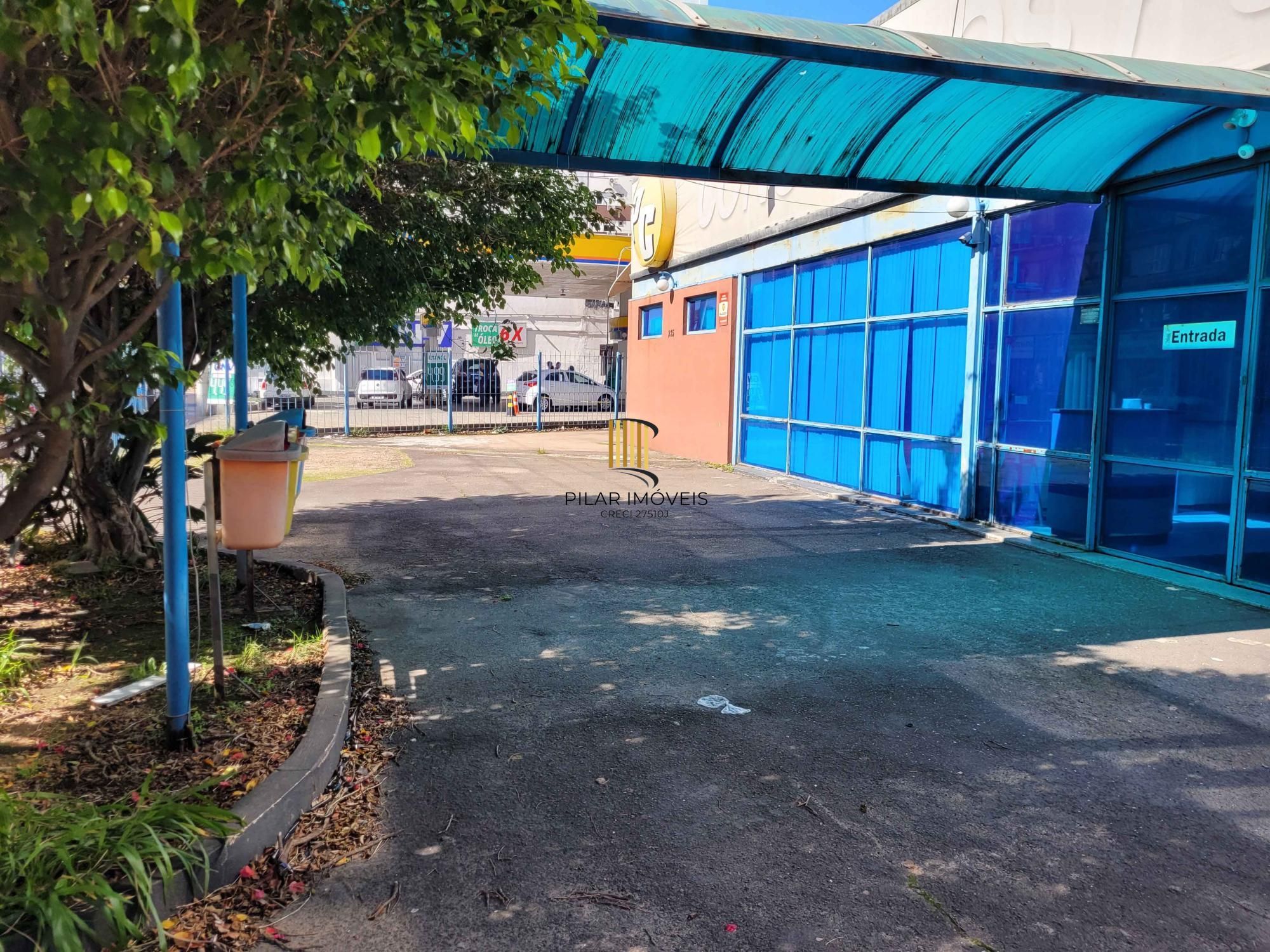 🏙️ Loja térrea para locação na Avenida Farrapos com vaga de estacionamento!