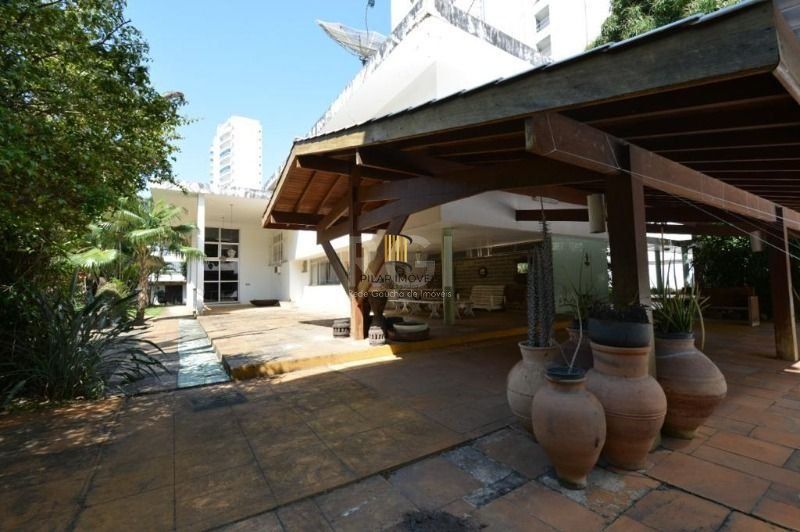 Casa 6 dormitórios no bairro Centro