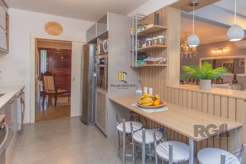 Casa 4 dormitórios no bairro Auxiliadora