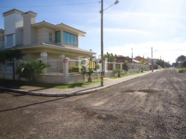 Casa para Venda - 320m², 4 dormitórios, sendo 2 suites, 3 vagas - Centro