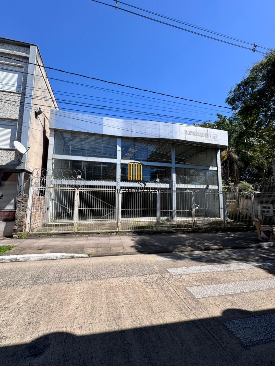 Loja para Venda - 390m², na Rua Souza Reis prox benjamim
