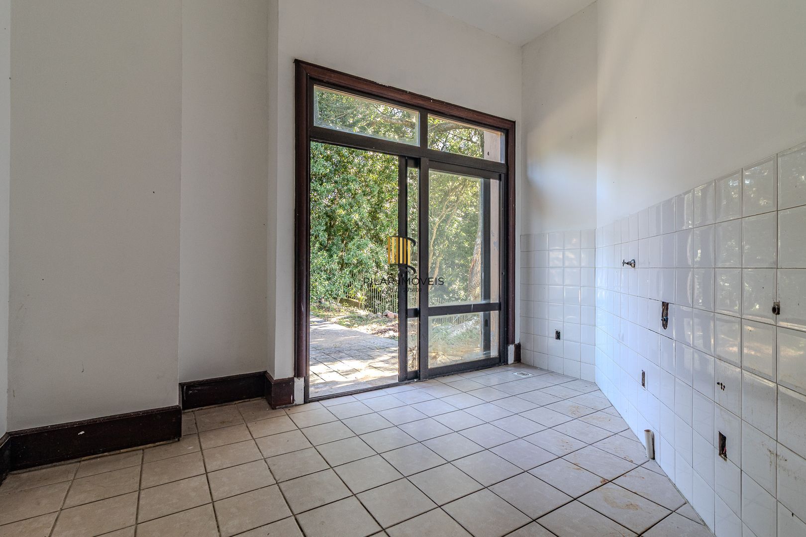 Casa para Venda - 1000m², 5 dormitórios, sendo 5 suites, 8 vagas - Teresópolis
