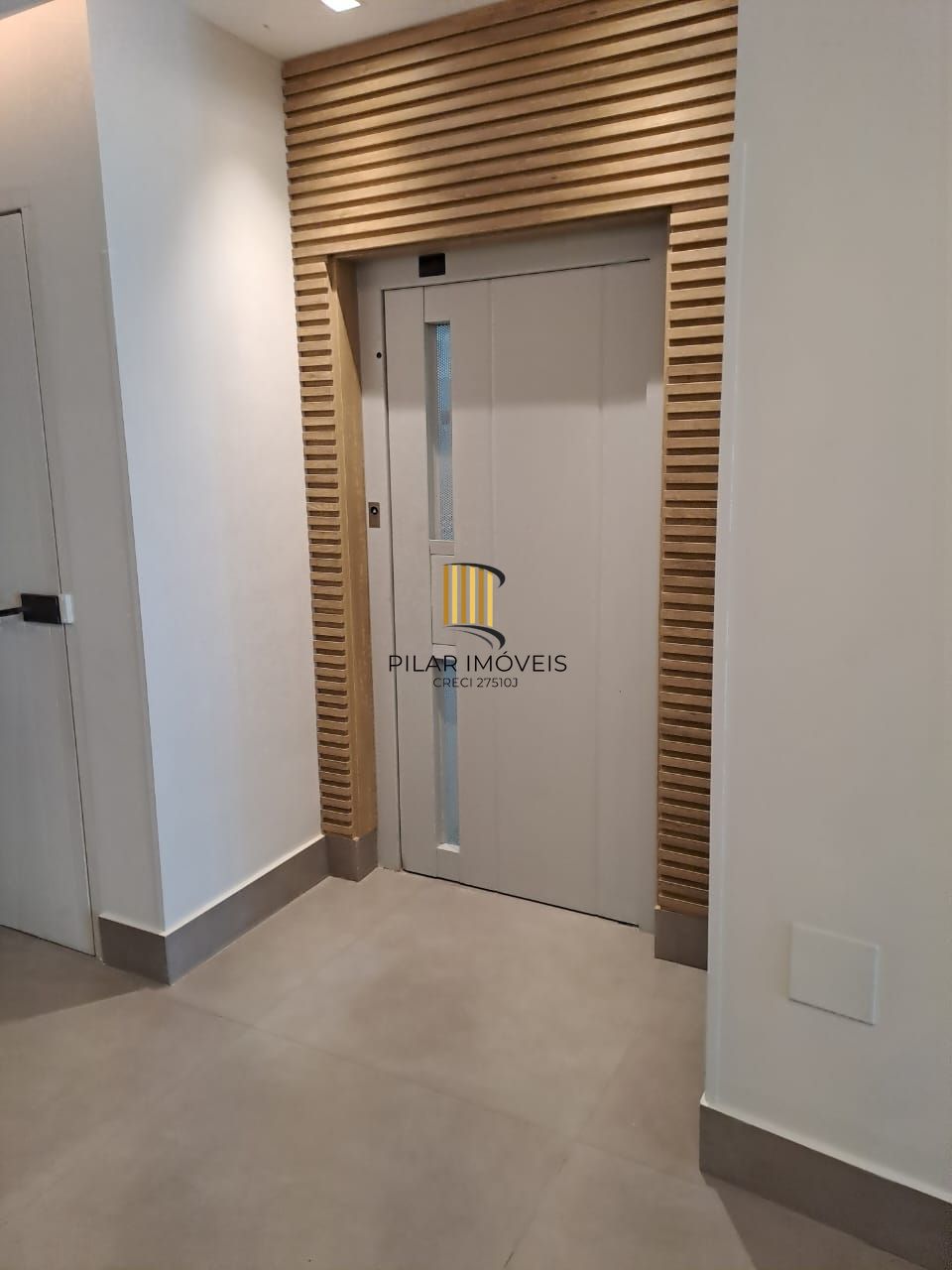 Sala com garagem dupla na Cristóvão!