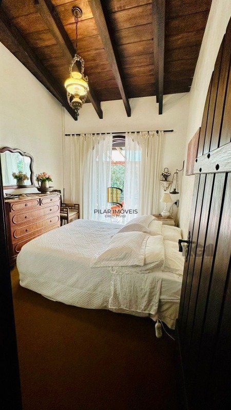 Casa 5 dormitórios no bairro Centro
