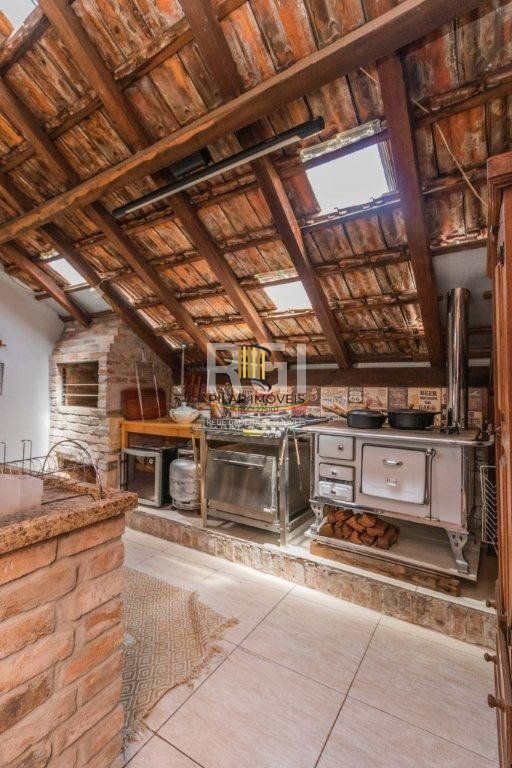 Casa para Venda - 490m², 3 dormitórios, sendo 1 suites, Floresta