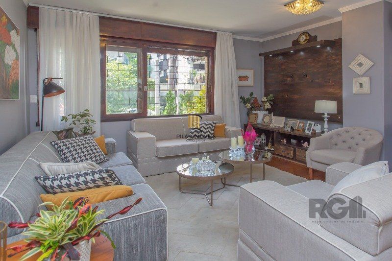 Casa 4 dormitórios no bairro Auxiliadora
