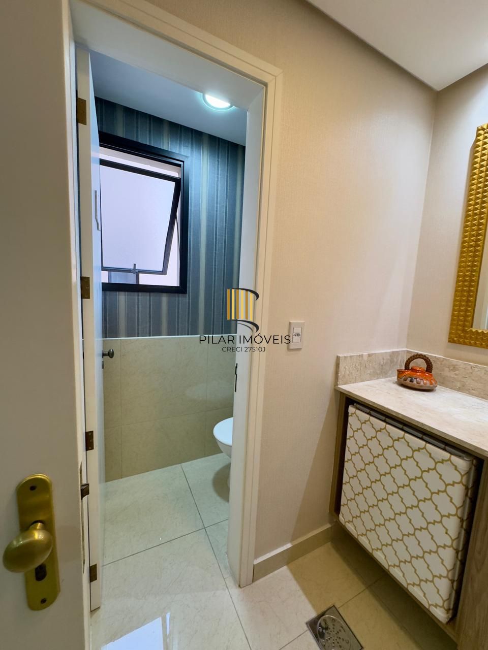 Sala com garagem dupla na Cristóvão!