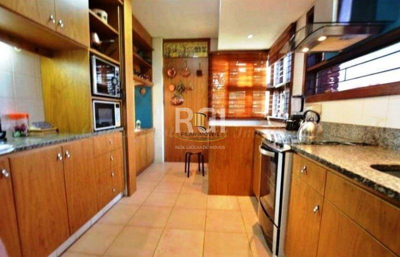 Casa para Venda - 276m², 3 dormitórios, sendo 1 suites, 5 vagas - Medianeira