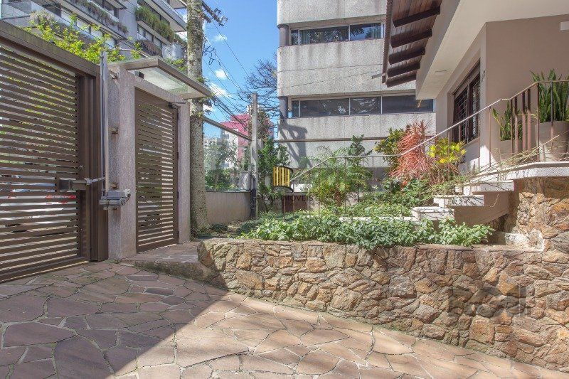 Casa 4 dormitórios no bairro Auxiliadora