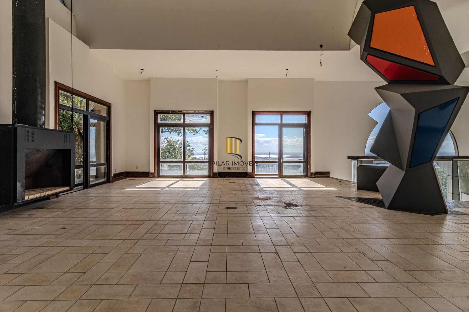 Casa para Venda - 1000m², 5 dormitórios, sendo 5 suites, 8 vagas - Teresópolis