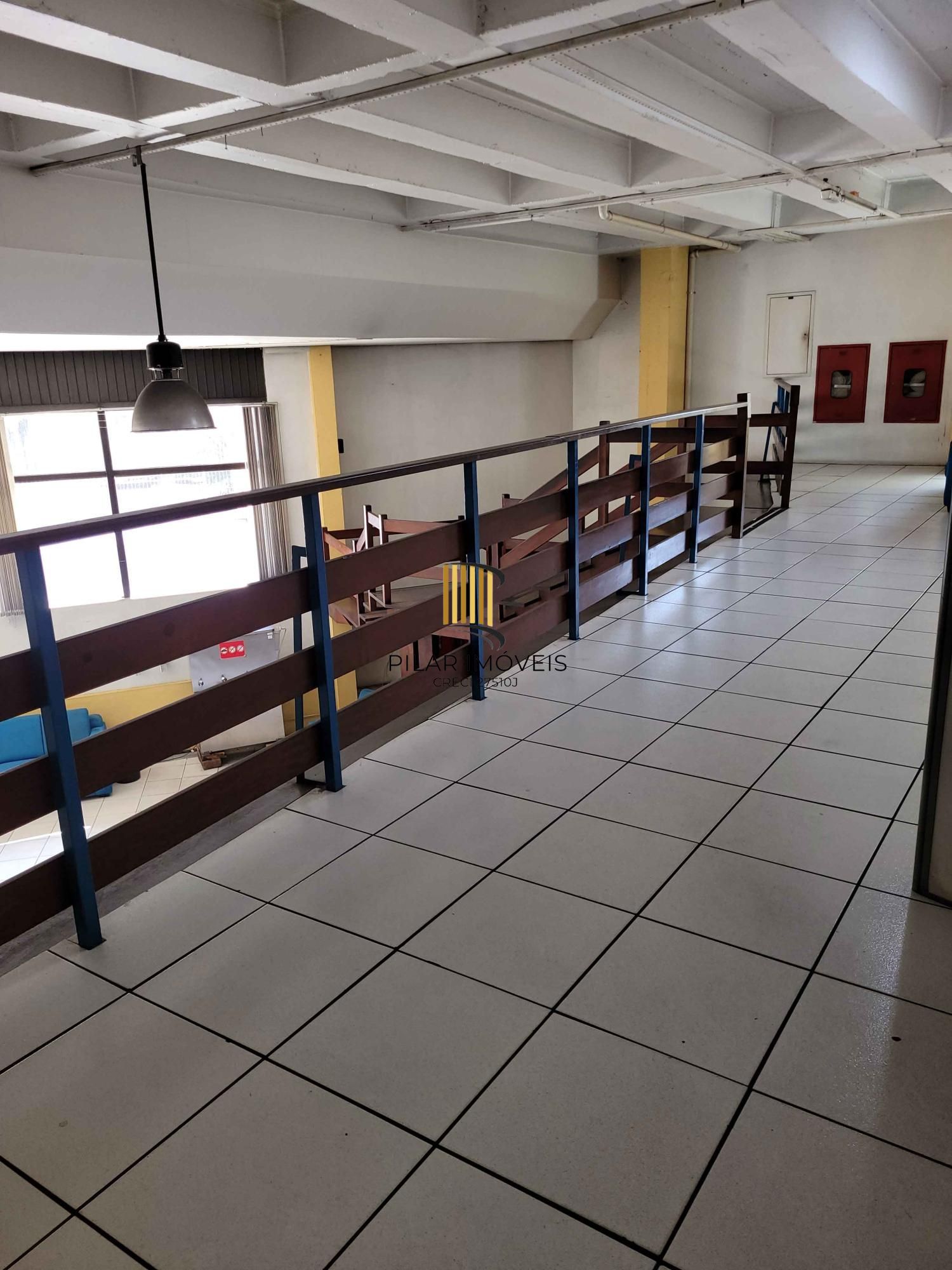 🏙️ Loja térrea para locação na Avenida Farrapos com vaga de estacionamento!