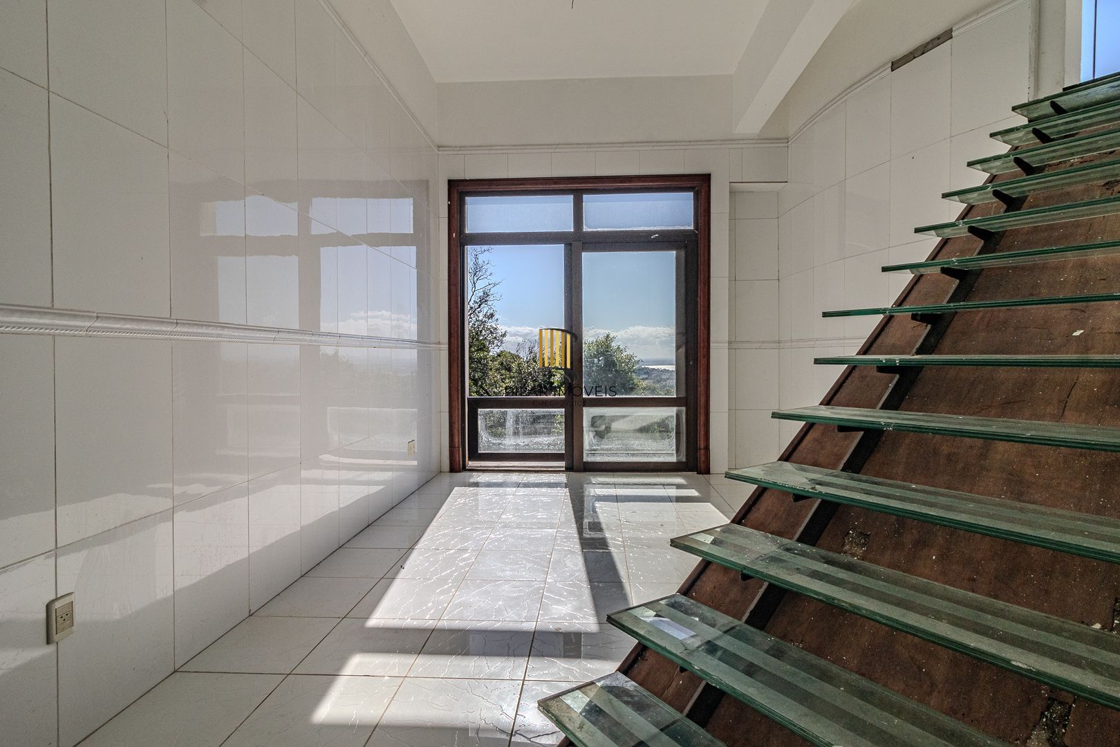 Casa para Venda - 1000m², 5 dormitórios, sendo 5 suites, 8 vagas - Teresópolis