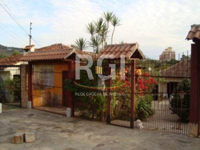 Casa para Venda - 312m², 7 dormitórios, sendo 2 suites, 2 vagas - Glória - Pilar Imóveis