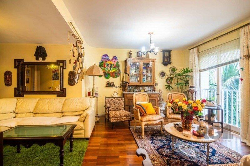 Excelente apartamento de 148m² com 3 dormitórios sendo 1 suíte e 2 vagas. 