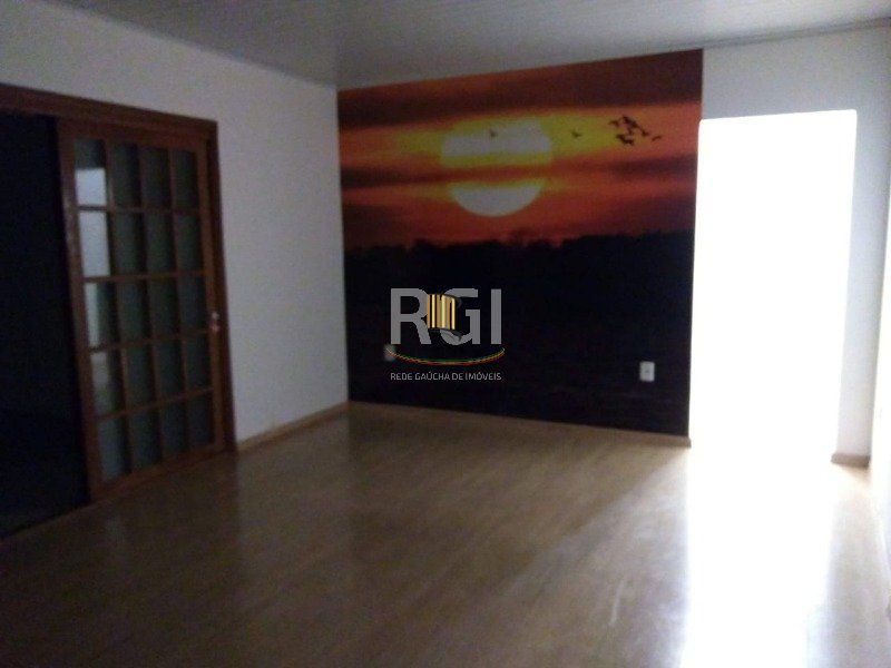 Casa para Venda - 200m², 4 dormitórios, sendo 1 suites, 3 vagas - Sarandí