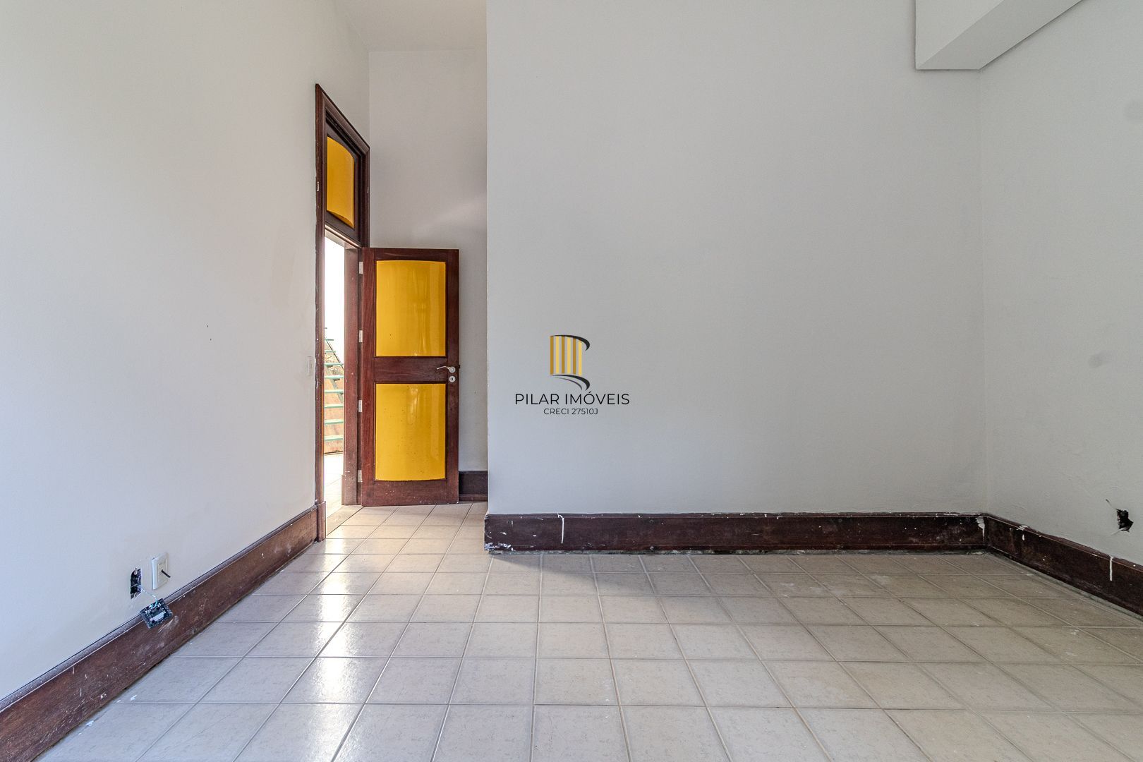 Casa para Venda - 1000m², 5 dormitórios, sendo 5 suites, 8 vagas - Teresópolis