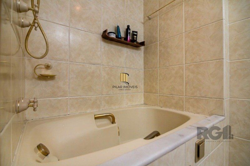 Excelente apartamento de 148m² com 3 dormitórios sendo 1 suíte e 2 vagas. 