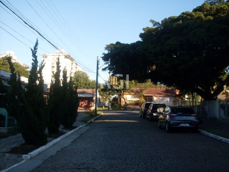 Casa para Venda - 200m², 4 dormitórios, sendo 1 suites, 4 vagas - Jardim Lindóia
