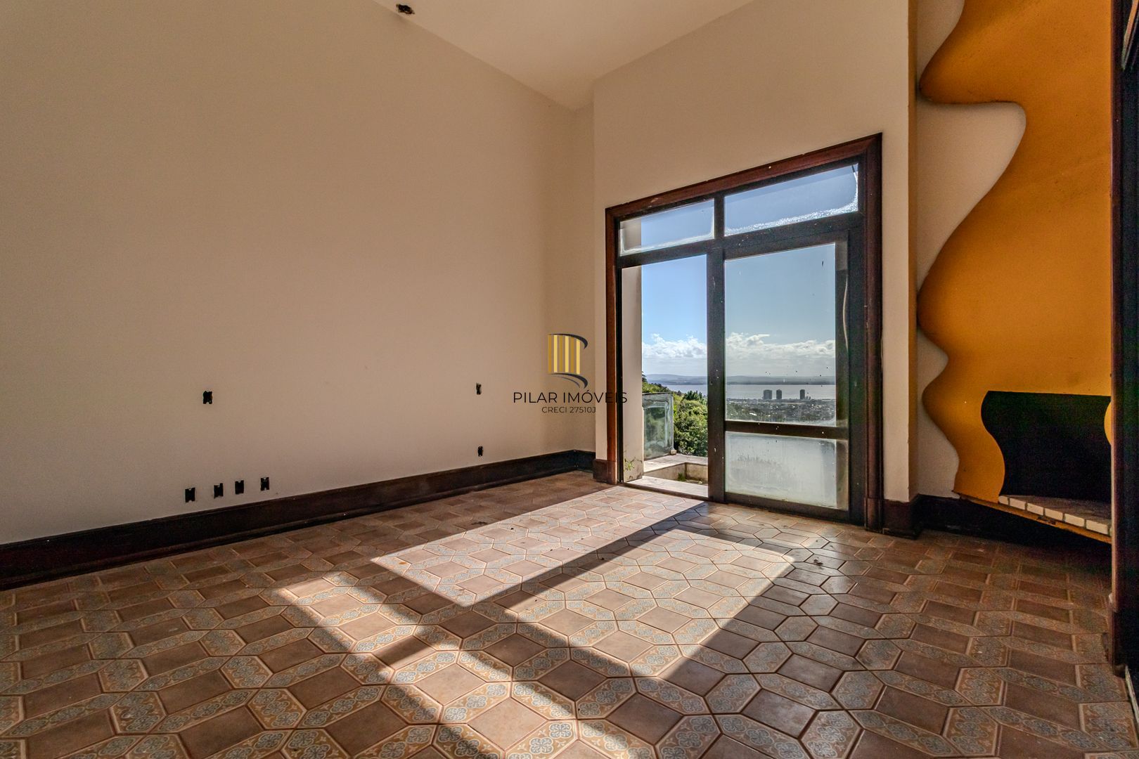 Casa para Venda - 1000m², 5 dormitórios, sendo 5 suites, 8 vagas - Teresópolis