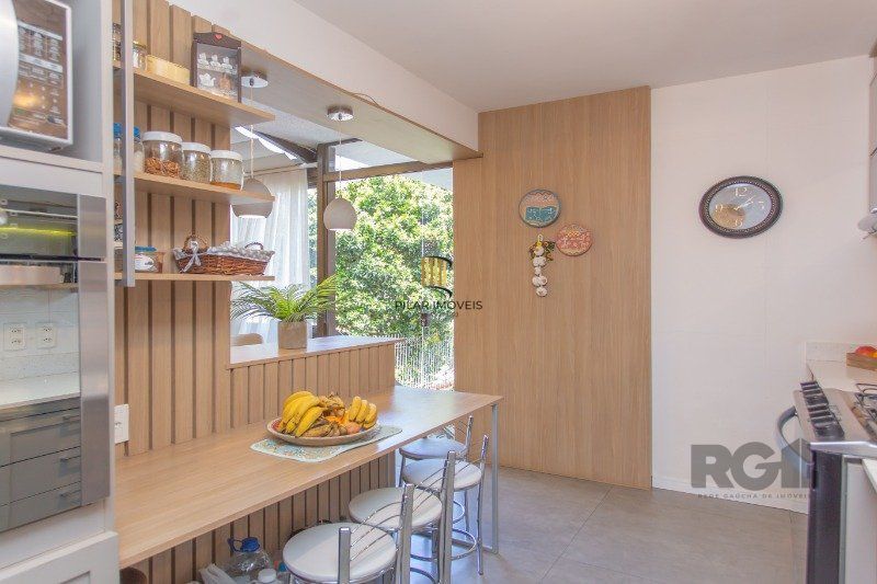 Casa 4 dormitórios no bairro Auxiliadora