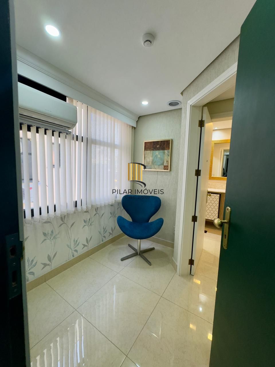 Sala com garagem dupla na Cristóvão!