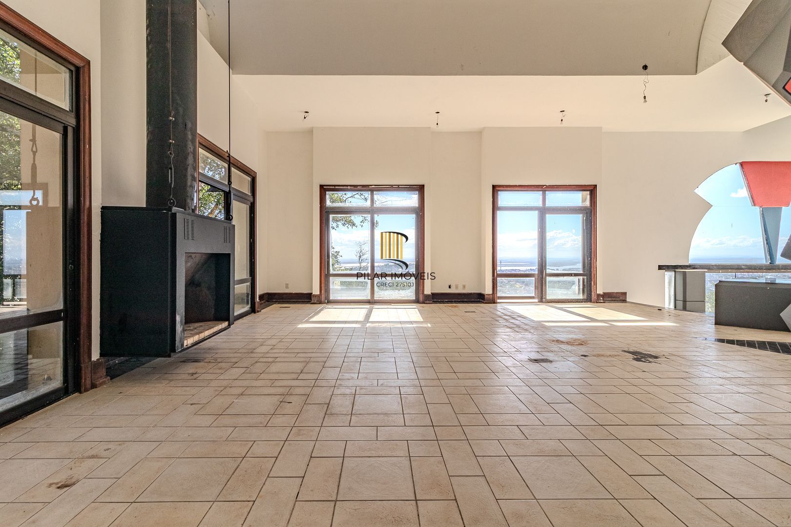 Casa para Venda - 1000m², 5 dormitórios, sendo 5 suites, 8 vagas - Teresópolis
