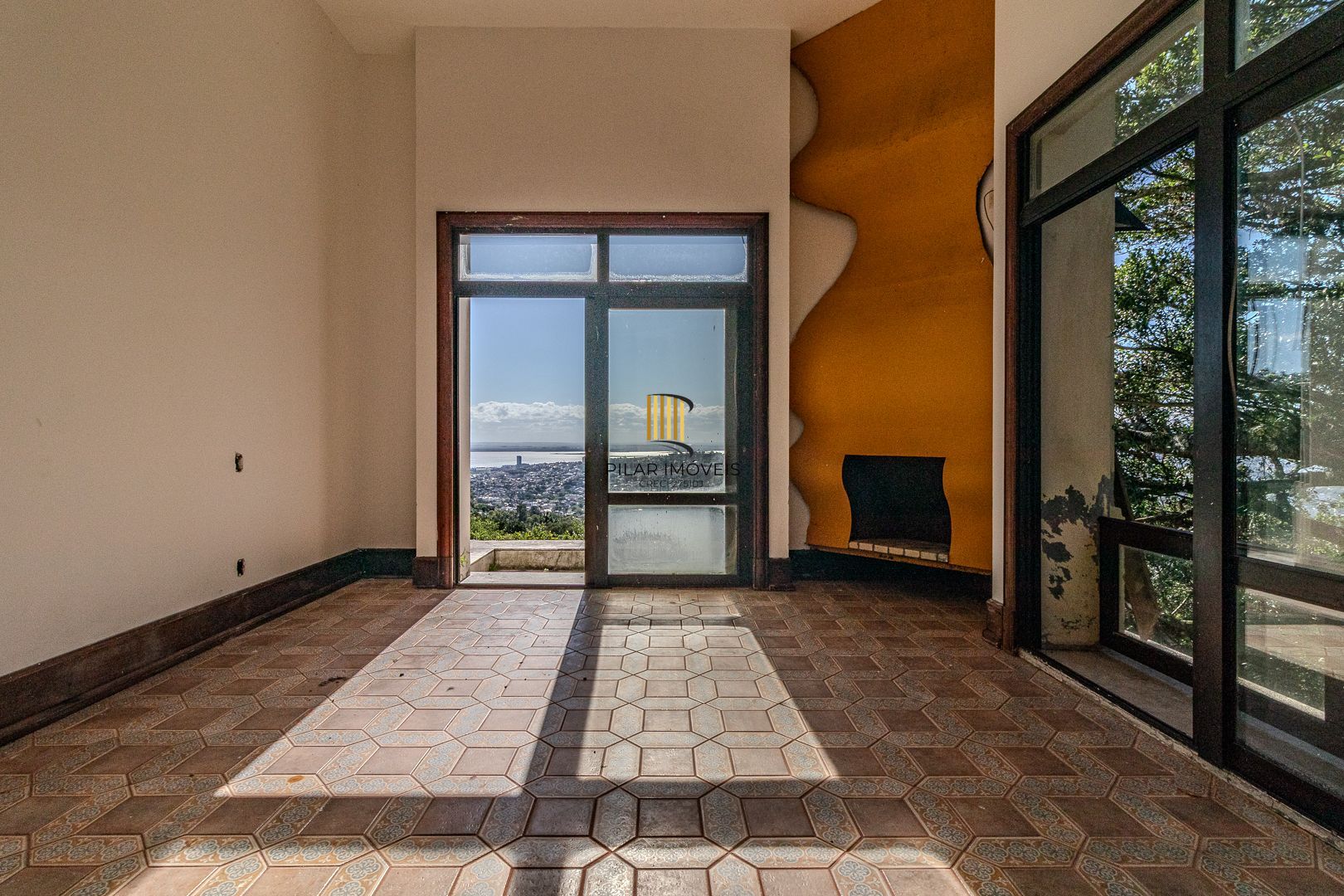 Casa para Venda - 1000m², 5 dormitórios, sendo 5 suites, 8 vagas - Teresópolis
