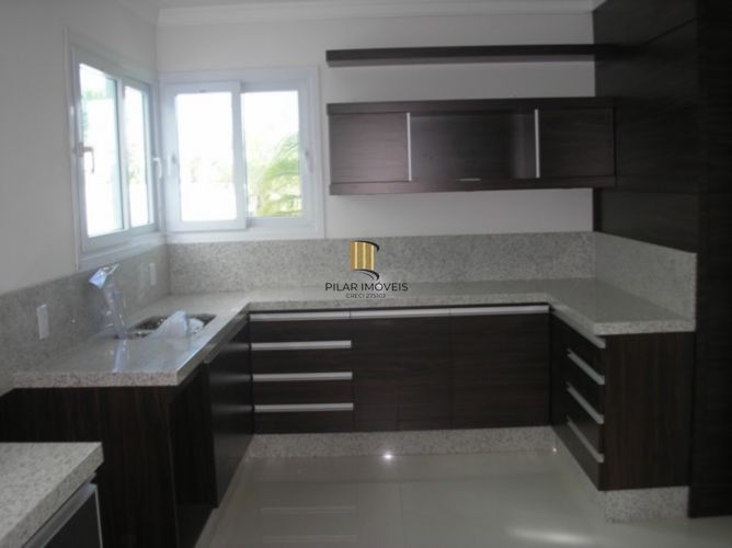 Casa para Venda - 462m², 6 dormitórios, sendo 6 suites, 3 vagas - Atlântida