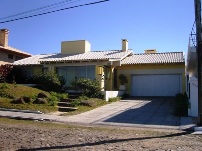 Casa para Venda - 216m², 3 dormitórios, sendo 1 suites, 2 vagas - Centro