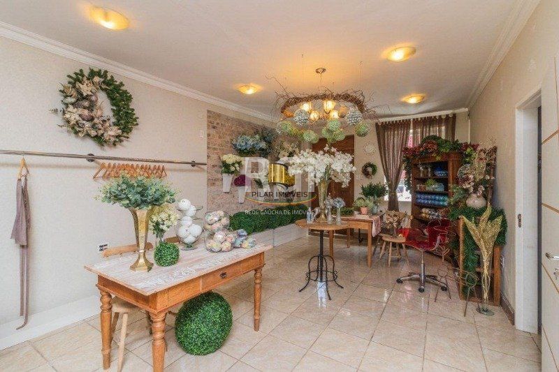 Casa para Venda - 490m², 3 dormitórios, sendo 1 suites, Floresta