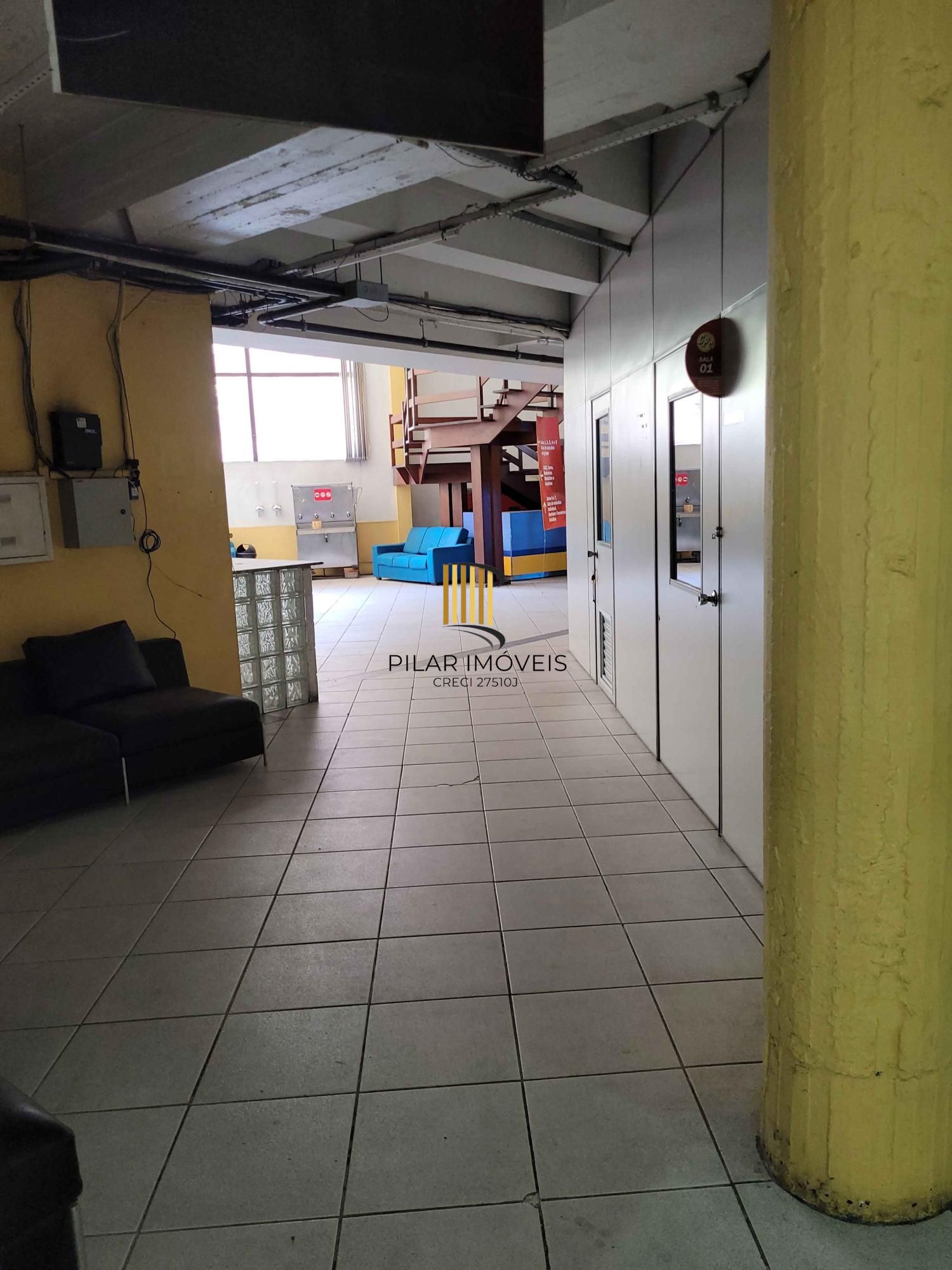 🏙️ Loja térrea para locação na Avenida Farrapos com vaga de estacionamento!