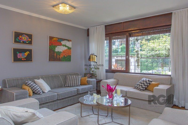 Casa 4 dormitórios no bairro Auxiliadora