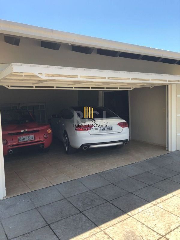 Casa para Venda - 320m², 4 dormitórios, sendo 2 suites, 3 vagas - Centro