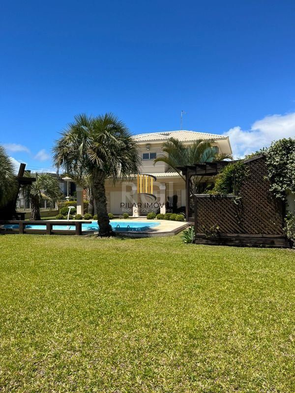 Casa para Venda - 320m², 4 dormitórios, sendo 2 suites, 3 vagas - Centro