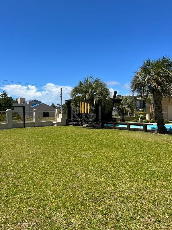 Casa para Venda - 320m², 4 dormitórios, sendo 2 suites, 3 vagas - Centro