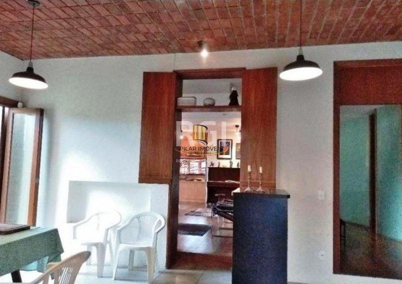 Casa para Venda - 276m², 3 dormitórios, sendo 1 suites, 5 vagas - Medianeira