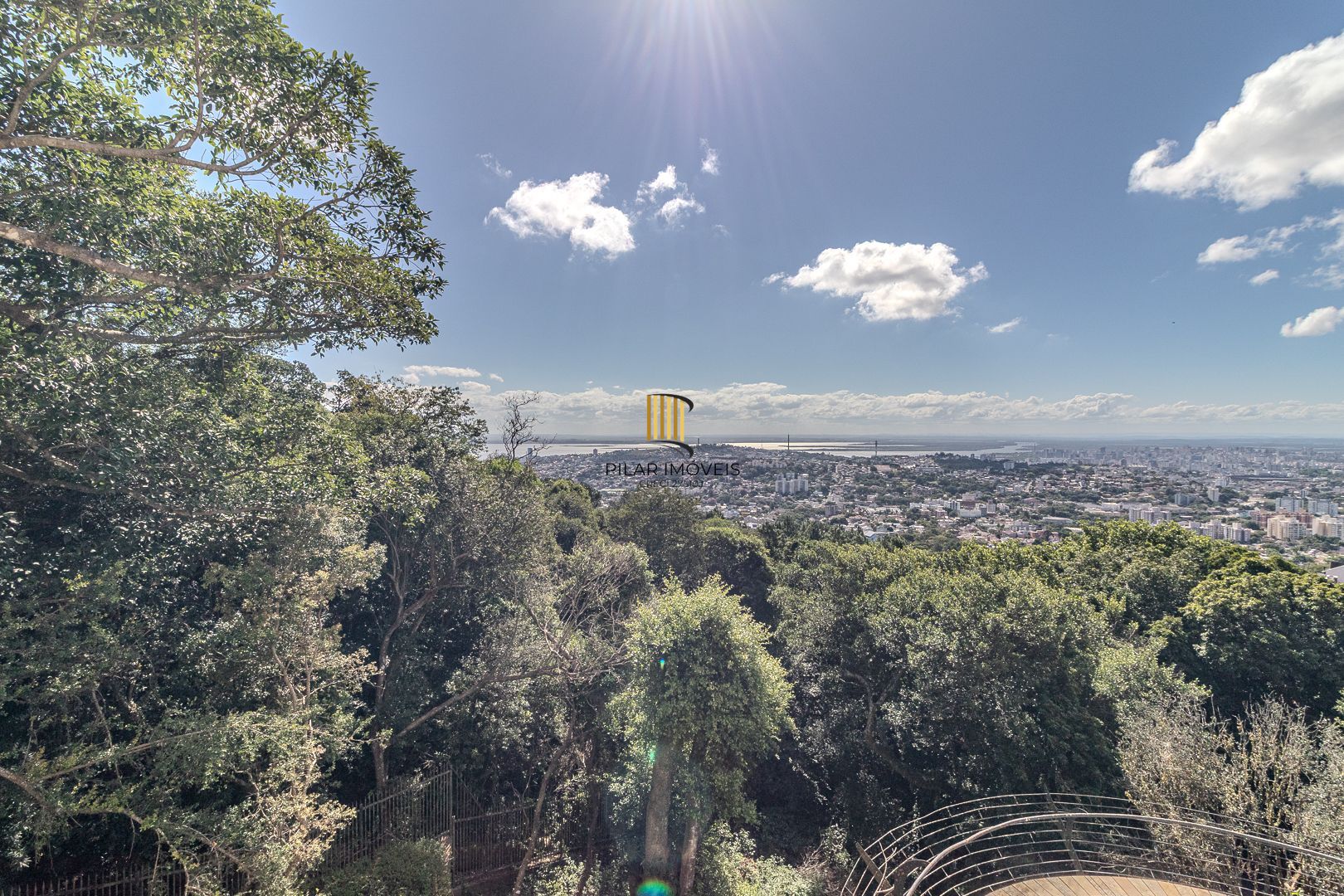 Casa para Venda - 1000m², 5 dormitórios, sendo 5 suites, 8 vagas - Teresópolis
