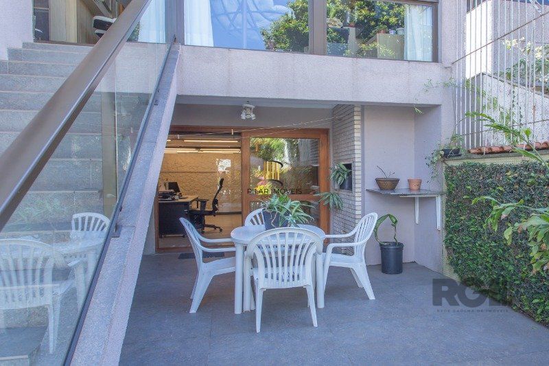 Casa 4 dormitórios no bairro Auxiliadora