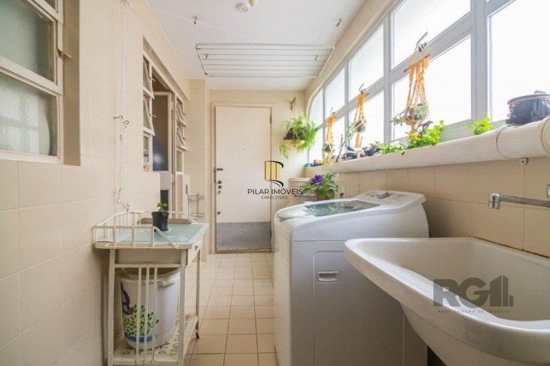 Excelente apartamento de 148m² com 3 dormitórios sendo 1 suíte e 2 vagas. 