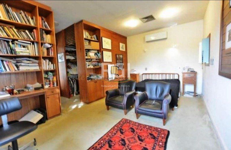Casa para Venda - 276m², 3 dormitórios, sendo 1 suites, 5 vagas - Medianeira