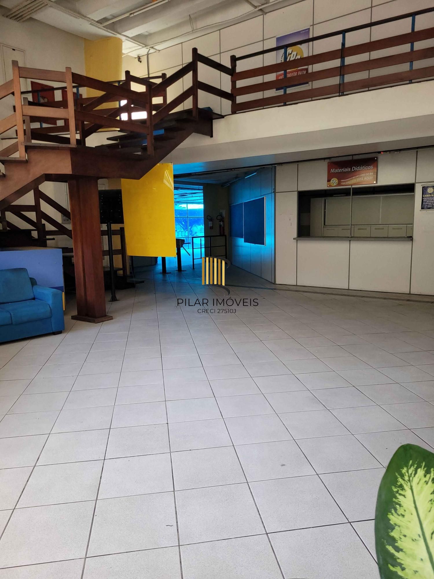 🏙️ Loja térrea para locação na Avenida Farrapos com vaga de estacionamento!