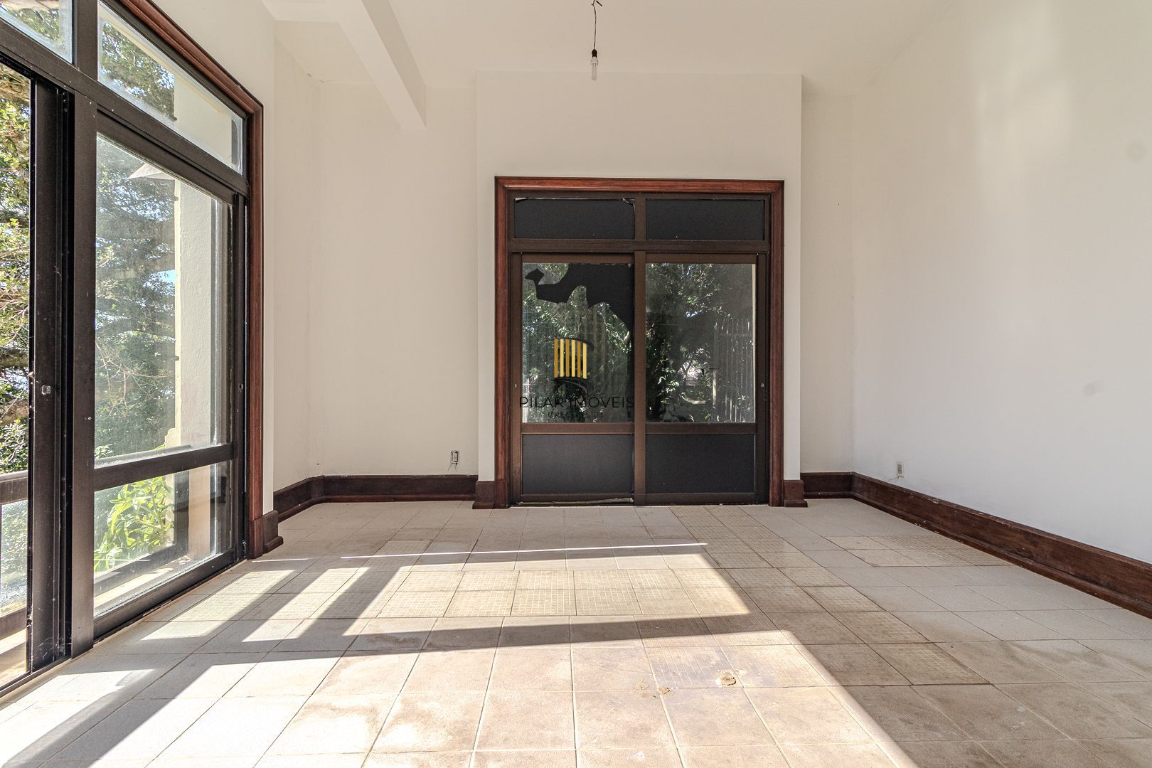 Casa para Venda - 1000m², 5 dormitórios, sendo 5 suites, 8 vagas - Teresópolis