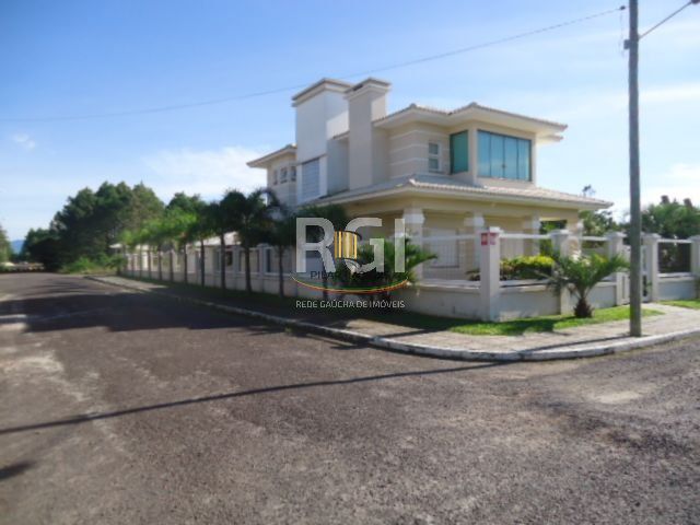Casa para Venda - 320m², 4 dormitórios, sendo 2 suites, 3 vagas - Centro